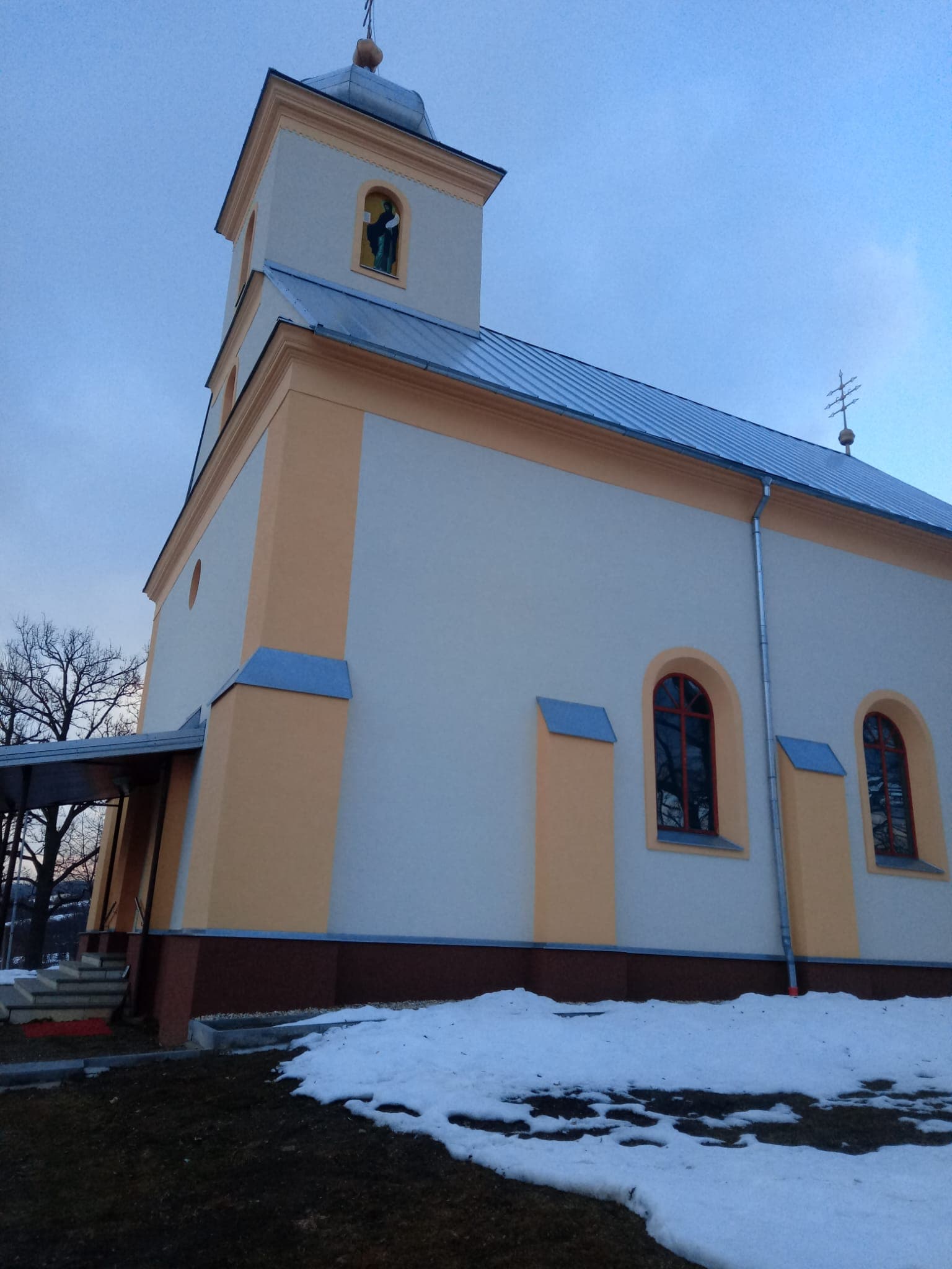 Obnova fasády a okolia kostola - Pčolinné - fotka 2