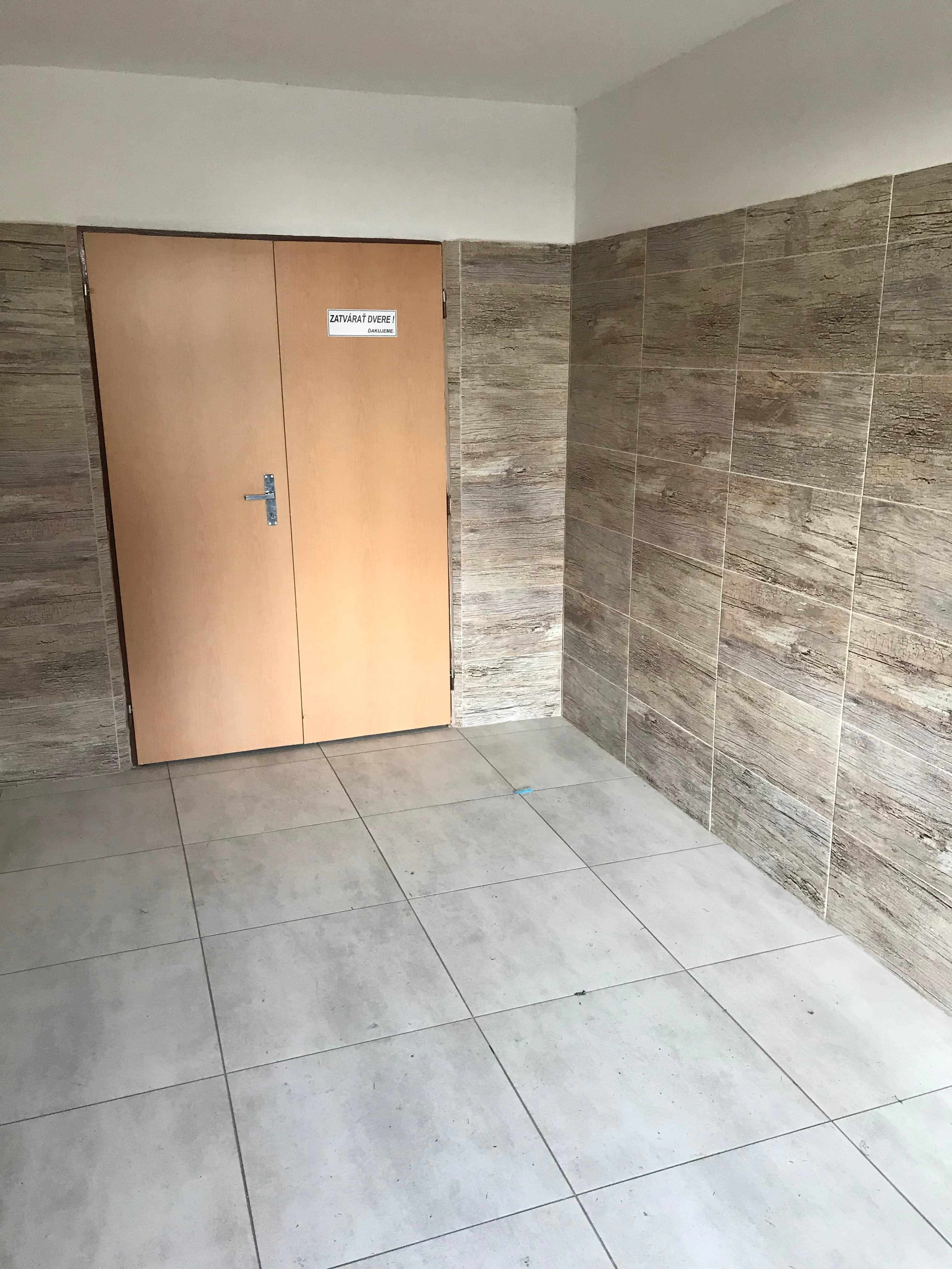 Obnova schodísk a spoločných priestorov - Bytový dom - Snina - fotka 38