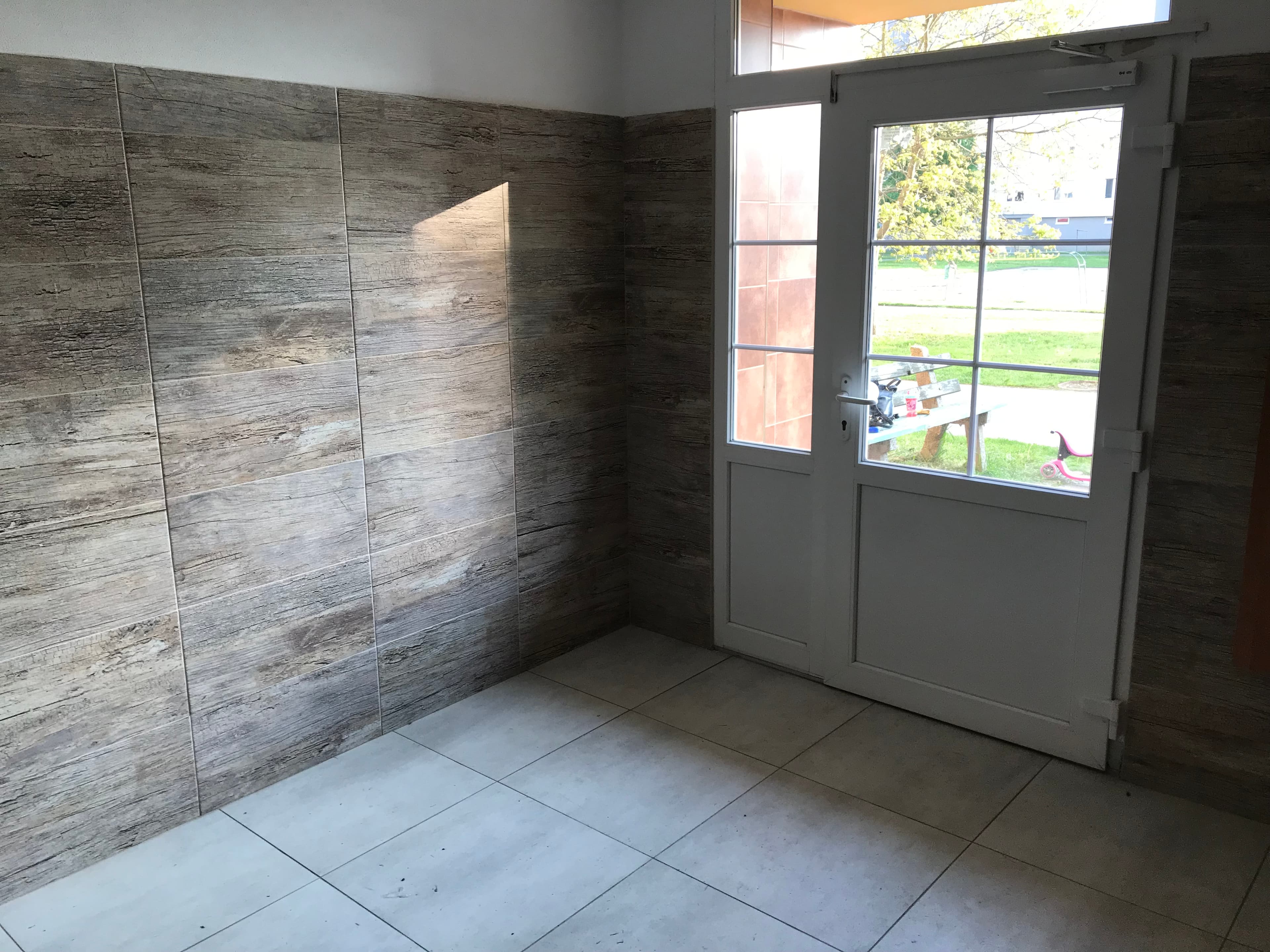 Obnova schodísk a spoločných priestorov - Bytový dom - Snina - fotka 36