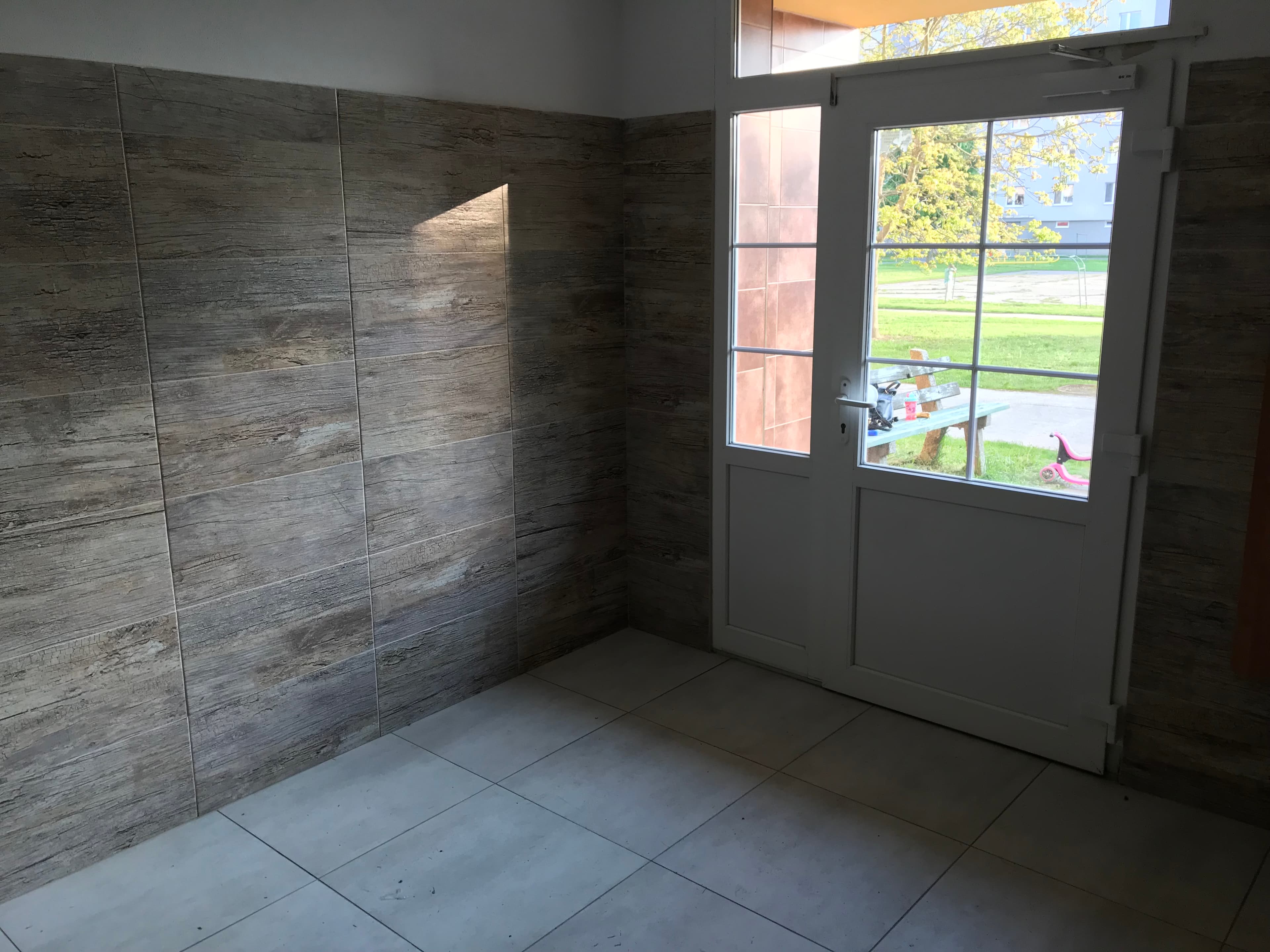 Obnova schodísk a spoločných priestorov - Bytový dom - Snina - fotka 35