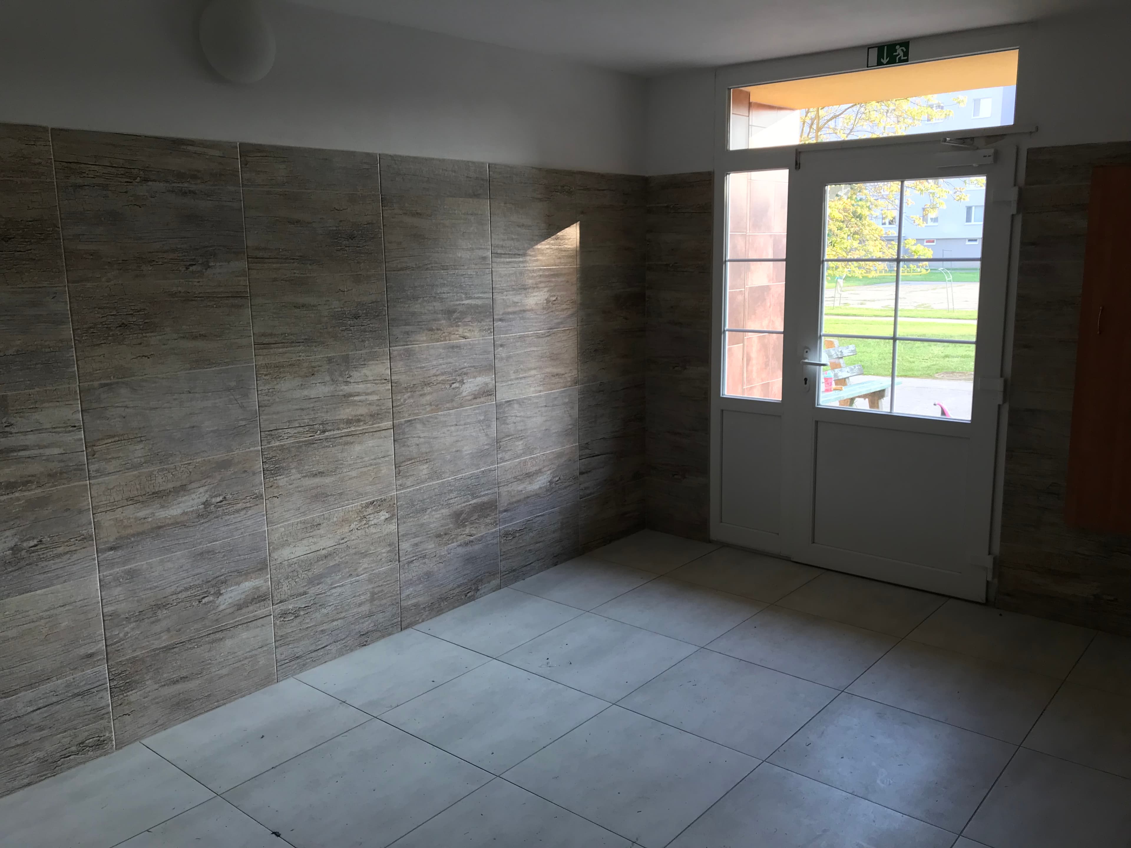 Obnova schodísk a spoločných priestorov - Bytový dom - Snina - fotka 31