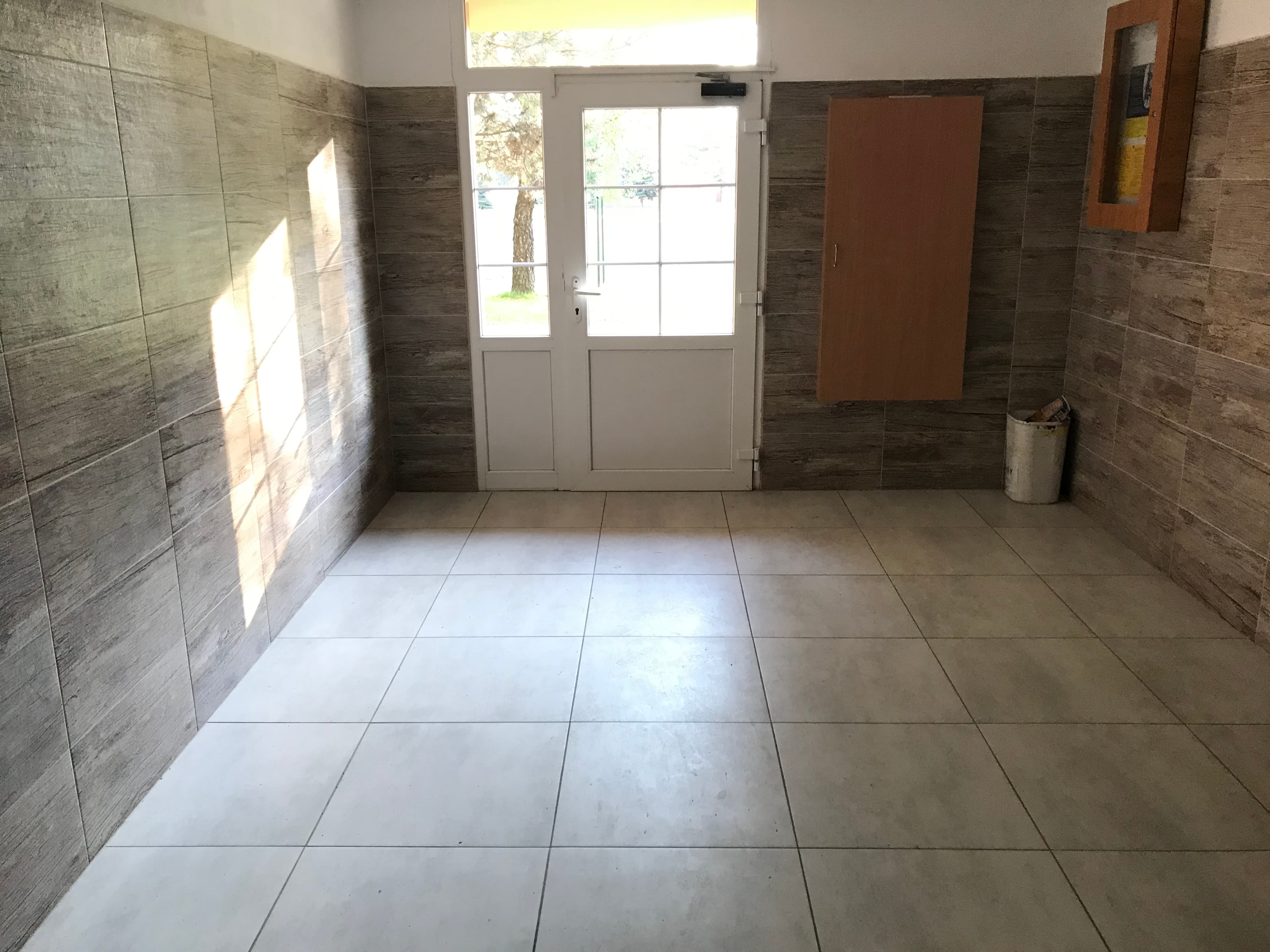 Obnova schodísk a spoločných priestorov - Bytový dom - Snina - fotka 1